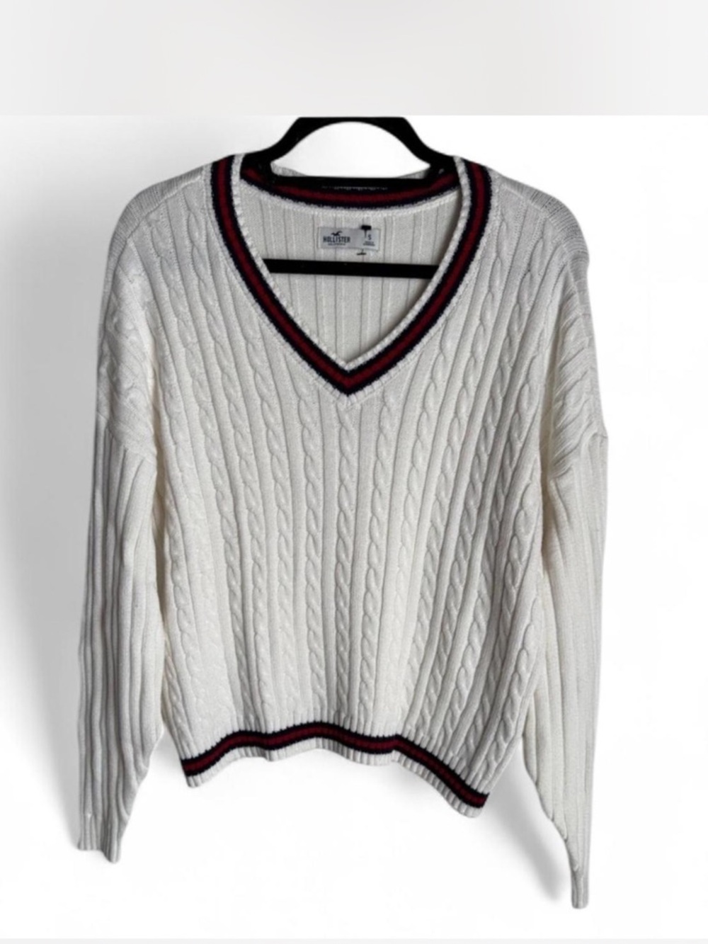 Hollister  Woman Classic White Cable Knit Sweater